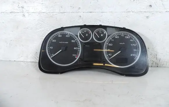 Speedometer (instrument cluster)