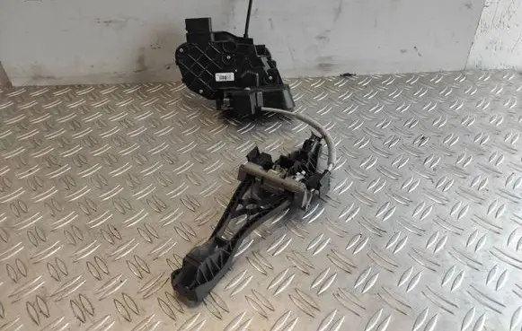 Volvo XC60 Rear door lock 240015003