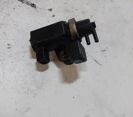BMW 5 E39 Turbo solenoid valve