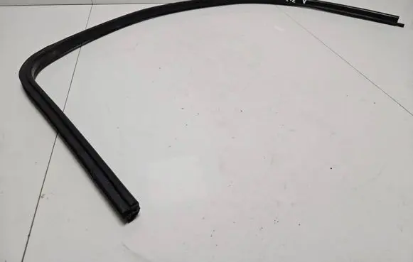 BMW Z3 E36 Rubber seal front coupe door 8397375