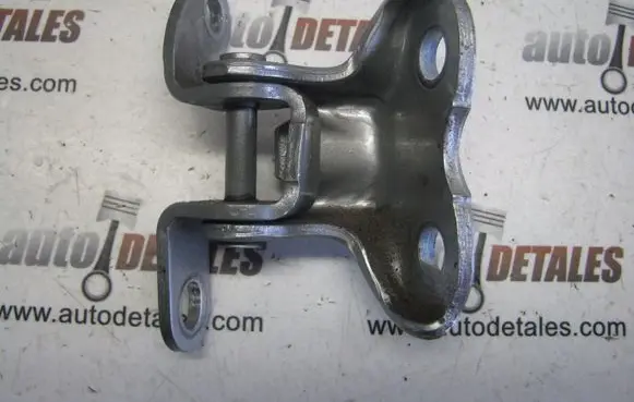 Toyota Avensis T250 Rear door upper hinge