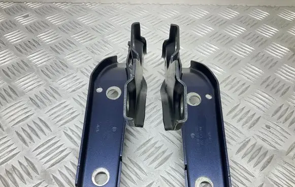 Volkswagen PASSAT B8 Engine bonnet/hood hinges 3G0823301 3G0823302