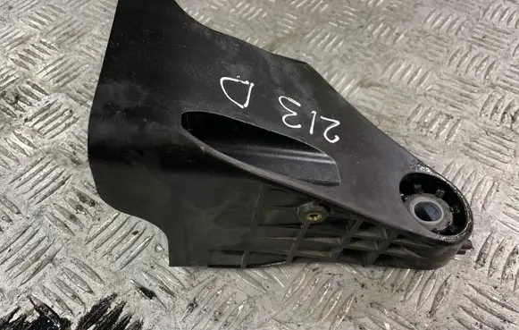 Mercedes-Benz E W213 Engine mounting bracket