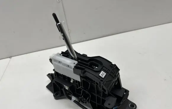 Toyota Camry VIII XV70 Gear shifter/selector 75G651