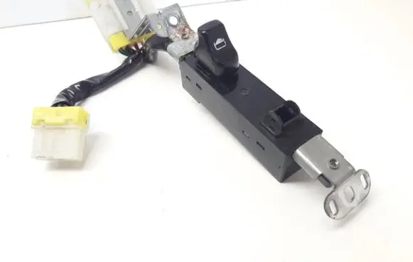 Nissan Primera Electric window control switch 2540195N75