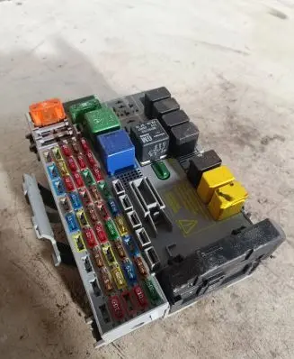 Volkswagen Sharan Fuse box set 24431677
