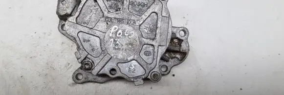 Volkswagen Polo V 6R Vacuum pump 03L145100
