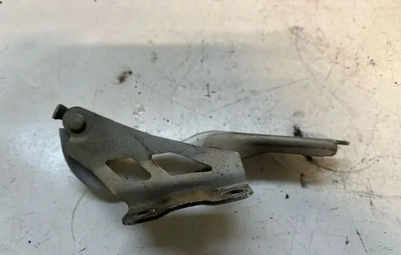 Engine bonnet/hood hinges