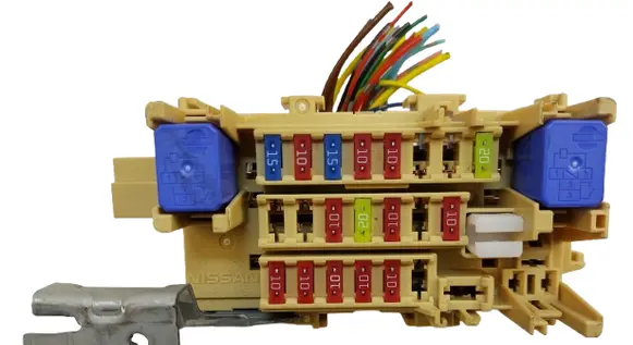 Nissan Juke I F15 Fuse box set
