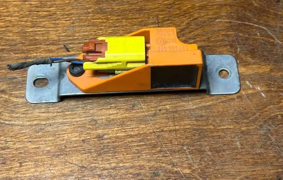 Volkswagen Touran I Airbag deployment crash/impact sensor 1T0971501F 5WK43340 1T0909606