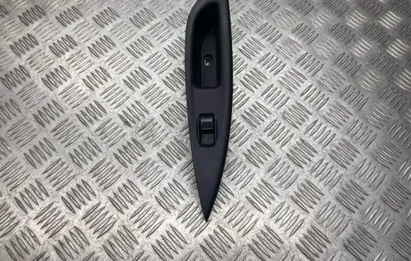 Mazda 6 Electric window control switch GJ6A685L1