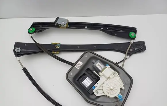 Volkswagen Golf Plus Front door window regulator with motor 1K3837462B 1K0959792H 5M1837402C