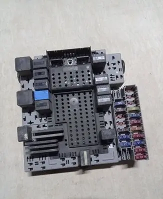 Volvo V70 Fuse box set 08696040