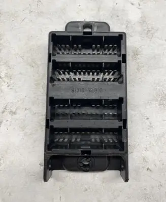 KIA Sorento Fuse box set 913103E810