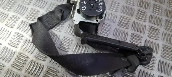 Opel Astra H Front seatbelt 560834801e
