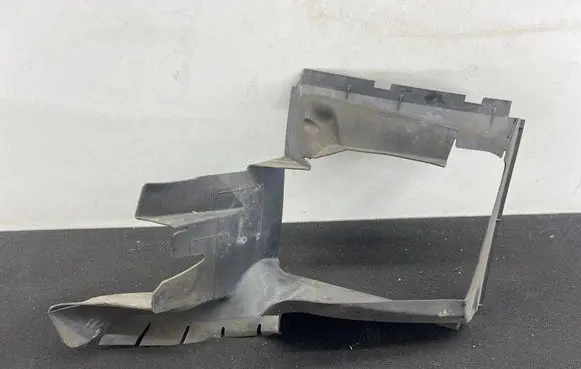 Audi Q7 4L Intercooler air channel guide 4L0117335B
