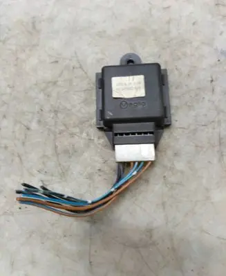 Mercedes-Benz 100 W631 Fuel pump relay 19707600 6315470002