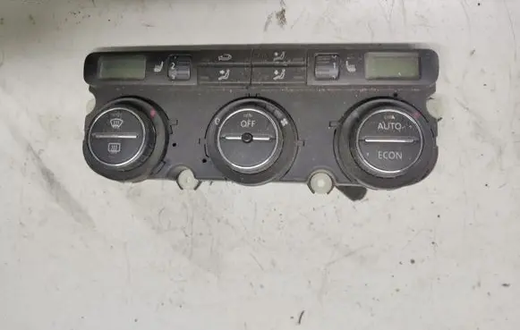 Volkswagen Touran I Climate control unit