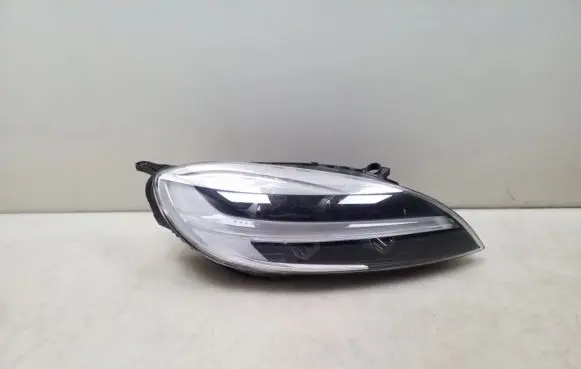 Volvo V40 Headlight/headlamp 31420448