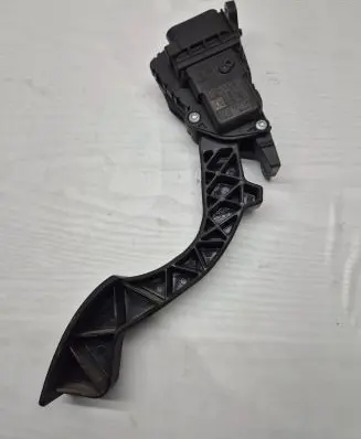 Volvo V50 Accelerator throttle pedal 4M519F836AH 31445344 4M519F836AK