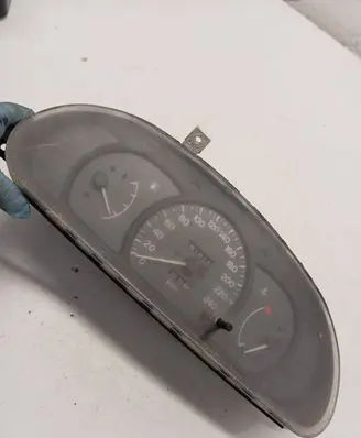 Mitsubishi Colt Speedometer (instrument cluster) MB899862 6758950