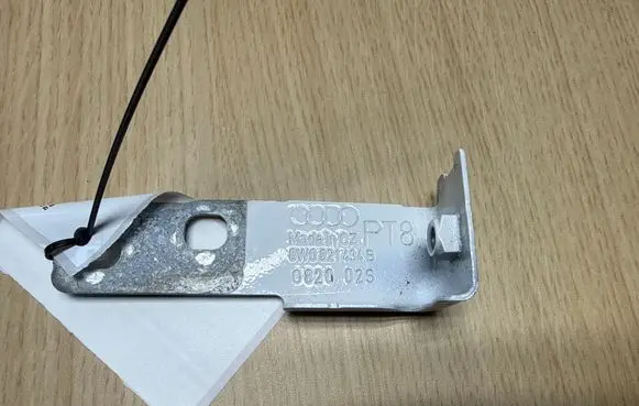 Audi A4 S4 B9 8W Fender mounting bracket 8W0821434B