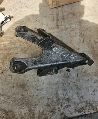 Audi A4 S4 B6 8E 8H Engine mounting bracket ML12CV