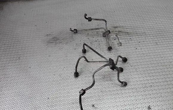 Volvo S60 Fuel injector supply line/pipe 