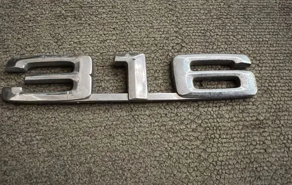 BMW 3 E30 Manufacturers badge/model letters 