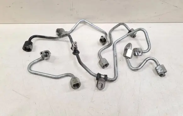 Skoda Superb B6 (3T) Fuel injector supply line/pipe 