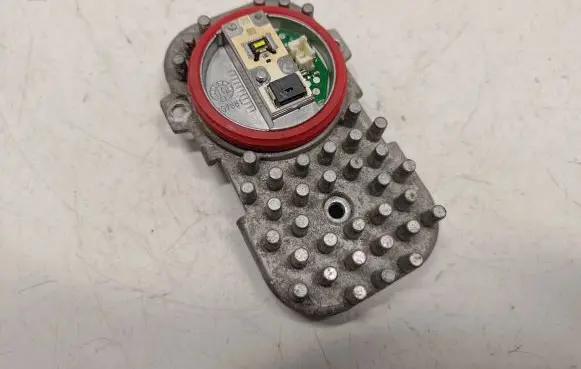 BMW 3 E92 E93 LED ballast control module 1305715084 63117263051