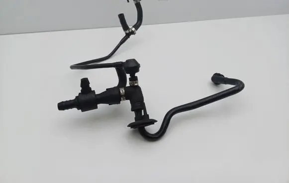 Audi A4 S4 B5 8D Vacuum line/pipe/hose 058133753B 06B133241 06B133784K