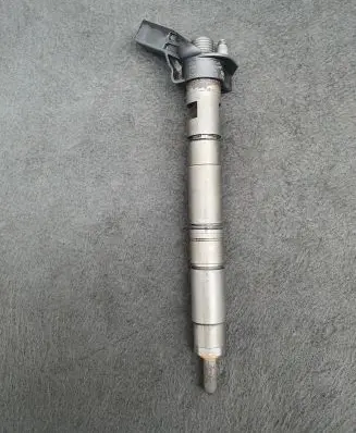 Audi A8 S8 D4 4H Fuel injector 057130277AM