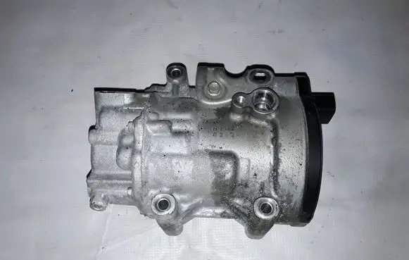 Suzuki Swace Air conditioning (A/C) compressor (pump) 0424001201