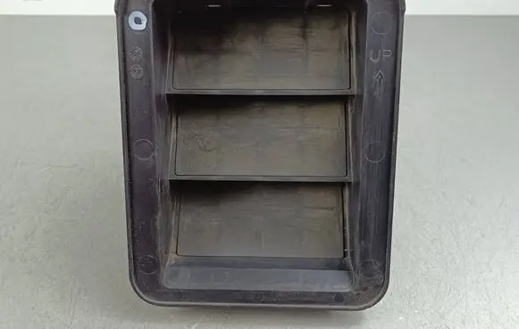 Mitsubishi Outlander IV Quarter panel pressure vent