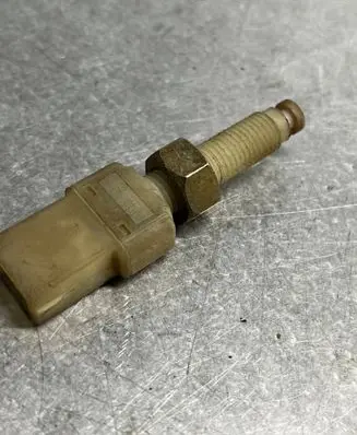 Volkswagen PASSAT B5.5 Brake pedal sensor switch 443945515