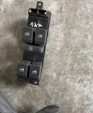 Volkswagen PASSAT B7 Electric window control switch 1J4959857 F005S00011