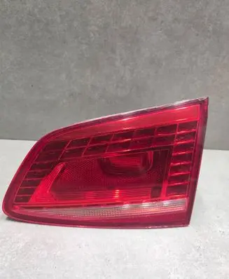 Volkswagen PASSAT B7 Tailgate rear/tail lights