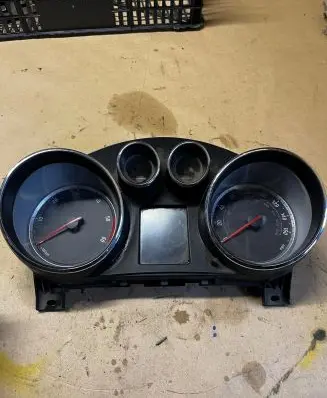 Opel Insignia A Speedometer (instrument cluster) 12843887 SW0554