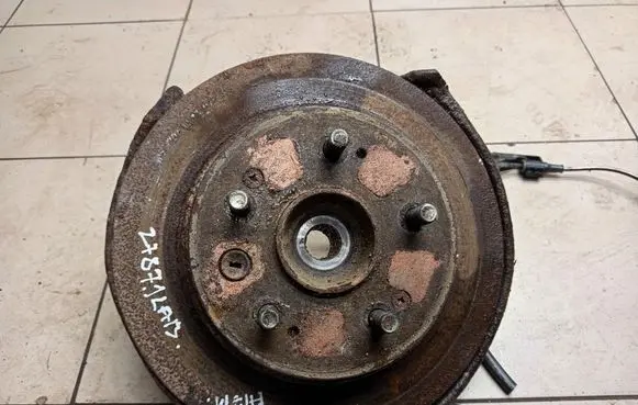 Honda CR-V Rear wheel hub spindle/knuckle 
