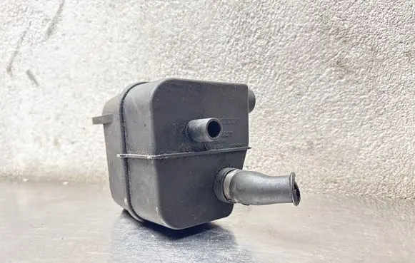 Volvo XC90 Oil breather separator 8692211