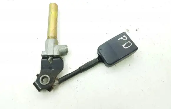 Front seatbelt buckle