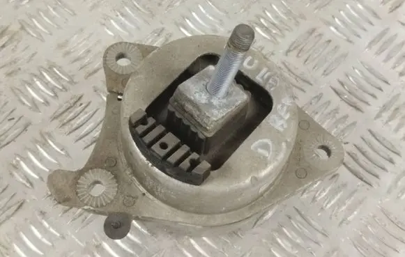 Alfa Romeo Giulietta Engine mount bracket