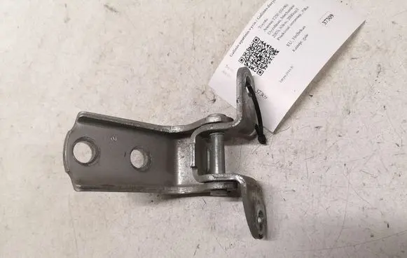 Toyota Avensis T250 Rear door lower hinge