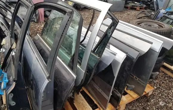 Audi A4 S4 B6 8E 8H Rear door juodos