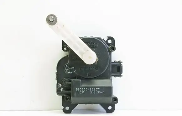 Toyota Avensis T250 Air flap motor/actuator 0637008680