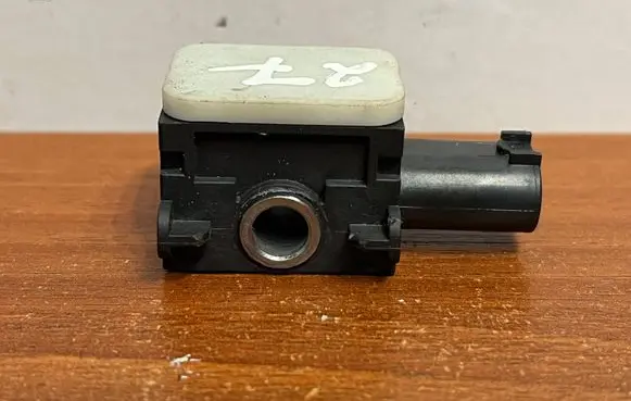Mercedes-Benz S W221 Airbag deployment crash/impact sensor 0038202826 011205 402168