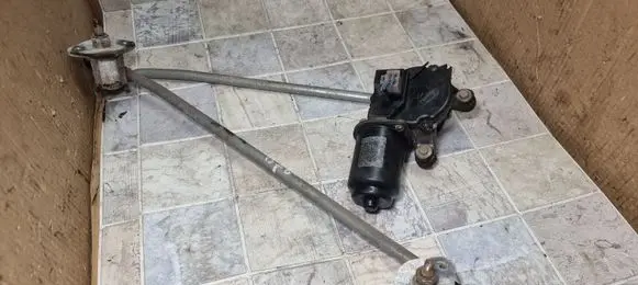 Mazda 323 F Front wiper linkage and motor