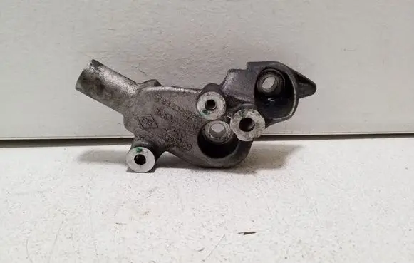 Engine mounting bracket