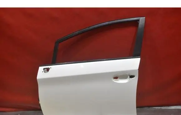 Toyota Prius (XW30) Front door 